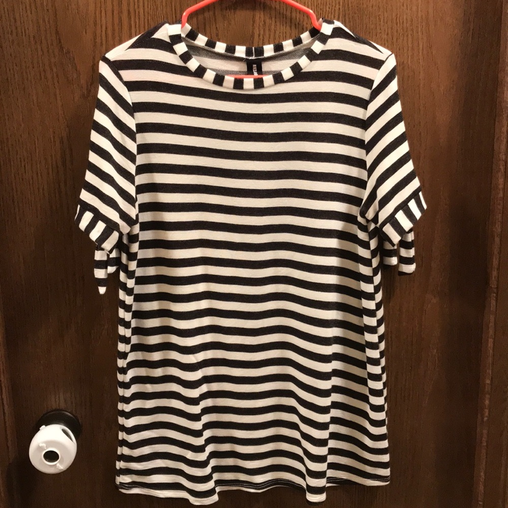 Agnes and Dora tie sleeve top